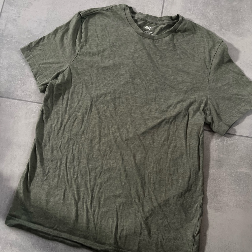 Men’s Medium Regular Fit Basic Tee Shirt